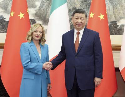 梅洛尼推销吃瓜,解锁夏日清凉新姿势！