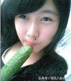 美女吃瓜小说,宫廷秘闻里的甜蜜诱惑